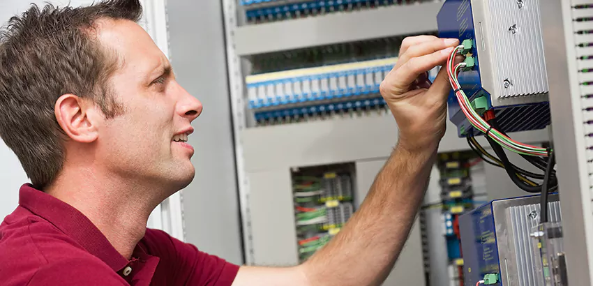 Offshore and Petroleum Facility Electrician in Cheney